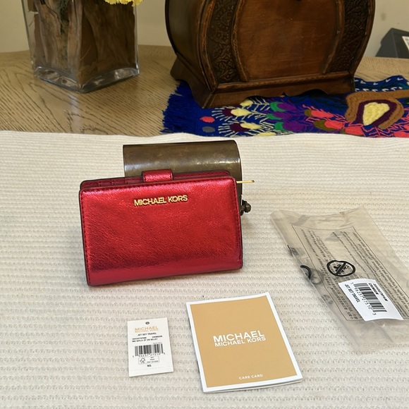 Michael KorsMedium Patent Wallet
Color: CRIMSON - Picture 11 of 16